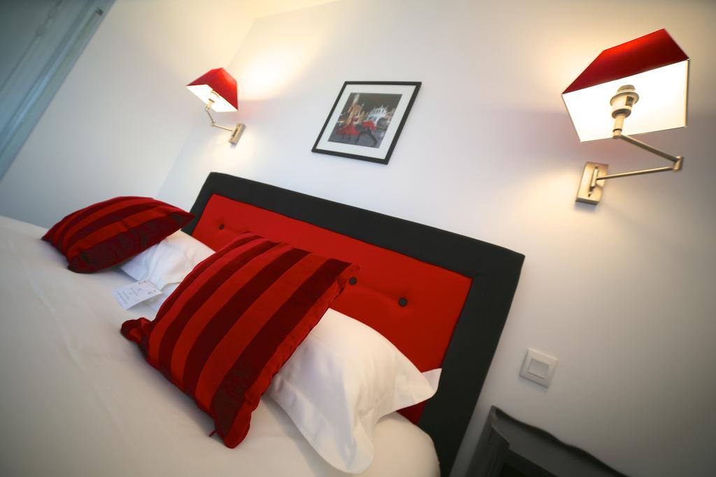 Hotel Restaurant Le Lion D'Or Saint-Hilaire-du-Harcouët Habitación foto